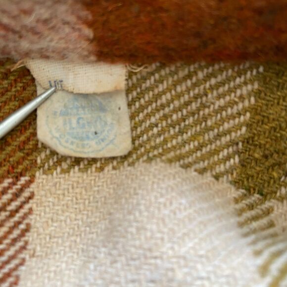 Vintage Chequered Plaid Brown Wool Poncho with Fringed Hem Union ILGWU Label - Picture 5 of 8